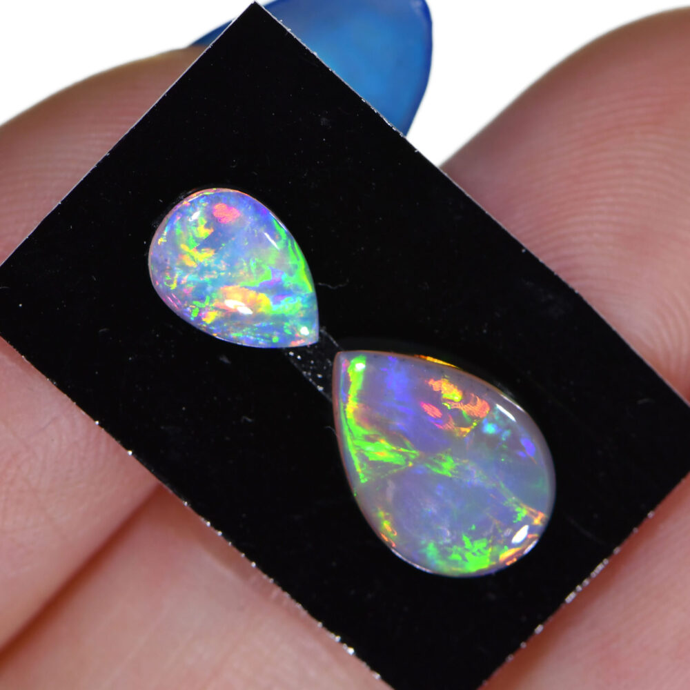 BLACK RABBiT お座り OPAL TYPE A Triangle Black Opal Stone 2.4 Carats | Black Opals